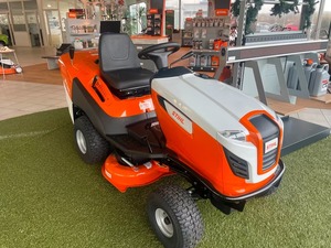 Cortadora de Césped Comercial para Exteriores de Alta Resistencia STIHLS RT5097, Tractor Cortacésped con Recolector de Césped - Product Image 1