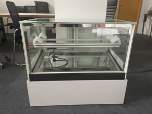 Enfriador de Pasteles Cuadrado en Ángulo Recto Blanco de 1.2 m RTK para Uso en Cafeterías y Panaderías - Product Image 5