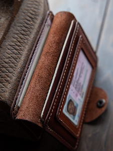 Portadocumentos de Cuero Genuino de Alta Calidad para Documentos de Auto, Solución Elegante y Práctica para Guardar Documentos - Product Image 5