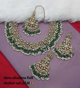 ชุดเครื่องประดับแบบอินเดียสำหรับผู้หญิงสร้อยคอเพชรสังเคราะห์สังเคราะห์ทำมือสวยงามดีไซน์ดอกไม้พร้อมต่างหูและต่างหู - Product Image 2