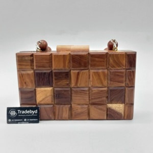 Bolso de mano de madera artesanal Ideal para eventos de boda Regalo hecho a mano para novia por Tradebyd - Product Image 3