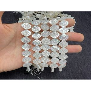 Cuentas de Coral Blanco en Forma de Flor para la Elaboración de Joyería - Product Image 2