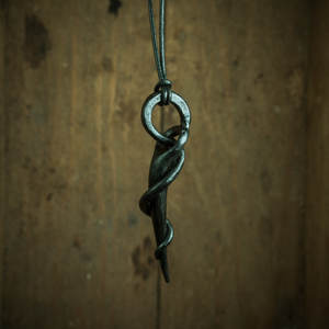 Pendentif en fer médiéval forgé à la main, collier de fer, collier forgé, bijoux forgés, bijoux viking, collier viking - Product Image 2