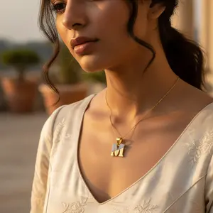 Pendentif initial en diamant M avec plaqué or, collier élégant avec lettre pour femmes - Product Image 2