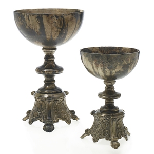 Cuenco de flores decorativo de Metal de lujo con Base de trabajo en relieve elegante Cuenco de flores de Decoración de mesa de alta calidad a la venta - Product Image 1
