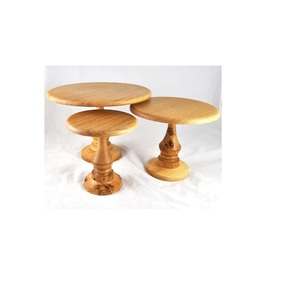 Soporte de pastel de pedestal de madera rústica para Bodas de campo o eventos al aire libre con acabado orgánico y tapa redonda ancha - Product Image 5