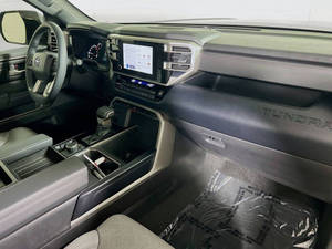 Toyota Tundra SR5 2025 d'occasion en excellent état - Product Image 6