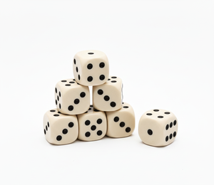 Dados de Juego Hechos a Mano con Cuerno Natural, Pulidos, Ecológicos, Arte Popular, para Juegos de Mesa, RPG, D&D y Uso en Mesa - Product Image 4