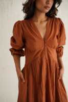 Mode féminine populaire personnalisé manches bouffantes fête printemps boutons avec poches Sexy Maxi robes col en v longues manches bouffantes Maxi