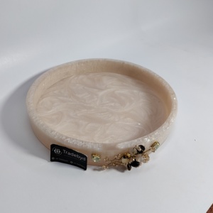Bandeja de madera de resina epoxi de diseño moderno hecha a mano para ideas de regalo únicas y celebraciones especiales por Tradebyd - Product Image 1