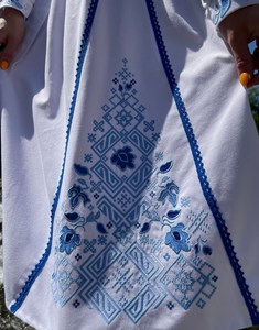 ชุดเดรสแม็กซี่สไตล์ยูเครนสไตล์โบฮีเมียนแขนยาวผ้าคอตตอนสีขาวแขนยาวผ้าถักแบบลำลองเซ็กซี่ผ้าขนแกะหลวมปักเข็มขัดสไตล์ยูเครนสำหรับฤดูร้อน - Product Image 3