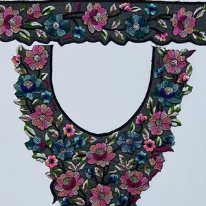 Col brodé en tulle doux avec appliques florales 3D faites à la main en Inde patchs élégants pour accessoire vestimentaire - Product Image 1