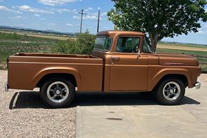 Ford F-100 de 1960 Usado en Buen Estado, Recientemente Restaurado, Motor V8 de 460 Pulgadas Cúbicas, Frenos de Disco Delanteros, Dirección Asistida - Product Image 2