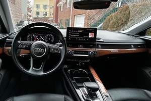 Audi A4 Allroad Quattro Premium Plus d'occasion 2020 ~34 600 milles, moteur turbo 4 cylindres, jantes R20, très bien équipée, faible kilométrage - Product Image 2