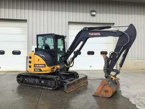 Mini excavatrices d'occasion John Dee.re 50G CAB à vendre - Product Image 4