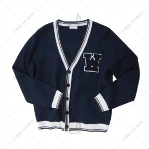 Cárdigan de club personalizado con logotipo bordado en el pecho, insignia con aplique en W, 100% lana merino, lavado a mano, ajuste regular, puños acanalados a rayas - Product Image 1