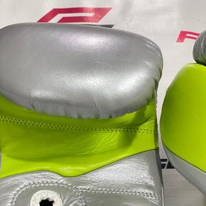 Nuevos Guantes de Boxeo Profesionales de Cuero Genuino Verde Plateado, Ligeros, con Protección UV, para Entrenamiento de MMA y Kickboxing, con Cierre de Cordones - Product Image 5