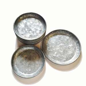 Juego de 4 Posavasos Redondos Ecológicos de Acero Inoxidable Martillado Dorado de Chaman India - Product Image 3