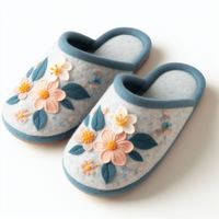 Chaussures d'intérieur élégantes en feutre de laine pour l'été, avec motifs floraux sculptés, semelle intérieure en fourrure chaude et confortable, idéales pour le printemps et l'automne