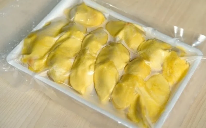 FROZEN DURIAN WHOLE PIECE RI6 FROM VIETNAM