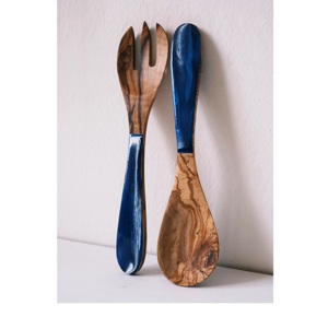 Servidor de ensalada de madera Diseño azul Naz Servidores de ensalada hechos a mano Juego de 2 SERVIDORES DE ENSALADA DE MADERA JUEGO DE 2 COCINA ÚNICA HECHA A MANO - Product Image 1