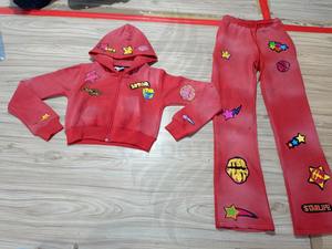 ชุดเซ็ตเสื้อฮู้ดซิปและกางเกงวอร์มลำลองพิมพ์โลโก้คุณภาพสูง สไตล์วินเทจฟอกสีซีดแบบซันเฟด สำหรับทุกเพศ - Product Image 2