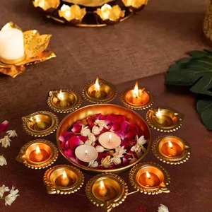Diya Urli de créateur artisanal en métal pour Diwali Diyas Set Bol décoratif traditionnel pour fleurs flottantes Décoration intérieure - Product Image 3