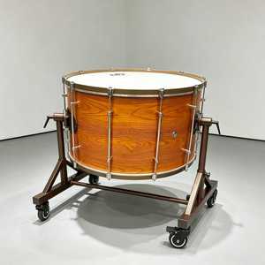 Tambor Bajo Profesional Symphony DFTF DFTF-3618 de 36 Pulgadas, Madera de Álamo, Soporte Giratorio de 360°, Acabado con Pintura Horneada, Percusión Orquestal - Product Image 3