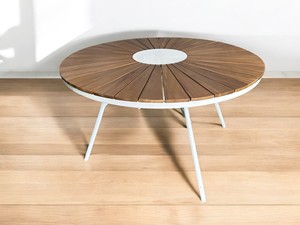 Table à manger d'extérieur ronde en bois d'acacia moderne de 5 pièces et 4 chaises à cadre en acier stylées pour les hôtels et les salons - Product Image 5