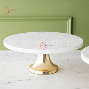 Support à gâteau moderne en laiton plaqué or avec dessus en marbre de luxe Support décoratif de fleurs pour Noël Design romantique - Product Image 4