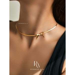 Collana Girocollo con Fiocco da 2mm in Oro 18K e Antitarnish, Gioiello Elegante e Raffinato, Regalo per Lei o per la Mamma - Product Image 6