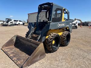 Cargadora Compacta John Deere 318D de 2012 con Motor Diésel, Sistema Hidráulico Eaton y Neumáticos de Alta Eficiencia en Venta - Product Image 4