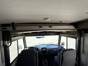 Caravane Winnebago V-i-s-t-a 29V d'occasion 2021 prête à la vente - Product Image 3