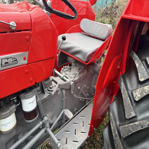 Tractor Agrícola de 8 HP con Cabina, Motor Cummins, Entrega Rápida, Equipo Agrícola a Bajo Precio en Venta - Product Image 3