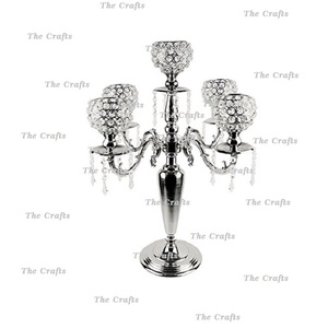 Juego de candelabros de metal y cristal de color dorado de tres candelabros de diferentes tamaños para uso en bodas y eventos - Product Image 3