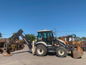 Chargeuse-pelleteuse sur chenilles Hidromek HMK 102B d'occasion, à moteur diesel, avec une grande capacité de charge pour les équipements de construction - Product Image 2