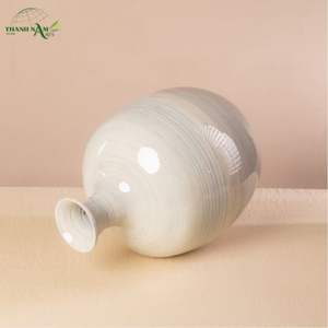 Jarrón Decorativo de Bambú Esculpido con Forma Enrollada, Material Natural Ecológico y Construcción Duradera - Product Image 5