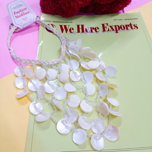 Collar de Hueso Tribal Hecho a Mano con Acabado Natural Joyería Étnica para Amantes DE LA Moda Global y del Patrimonio Artesanal - Product Image 5