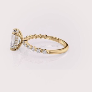 แหวนหมั้นเพชรทรงเหลี่ยมมรกตที่ได้รับการรับรองจาก IGI เพชรเพาะเลี้ยงในห้องปฏิบัติการ ทองคำ 14K สีโรสโกลด์/ไวท์โกลด์/เยลโลว์โกลด์ ประดับเพชรด้านข้างแบบฝังขอบ แหวนแต่งงาน - Product Image 2