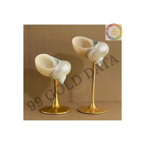 Élégant verre à vin de coquillage artisanal du Vietnam avec des accents de coquillages naturels, parfait pour les bars de maisons de luxe et les boutiques de cadeaux - Product Image 4