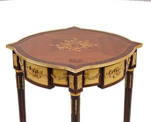 Mesa Auxiliar de Madera de Caoba de Lujo con Incrustaciones Florales y Paneles Ornamentales de Latón Dorado para Decoración Clásica de Esquinas del Hogar - Product Image 6