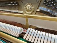 Piano Vertical Yamaha W104 Marrón Usado, Instrumento Acústico Profesional de 88 Teclas, Segunda Mano