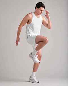 Short de gymnastique athlétique pour hommes en toile respirante 2-en-1 Short d'entraînement de compression décontracté au genou avec cordon de serrage pour la course à pied - Product Image 3