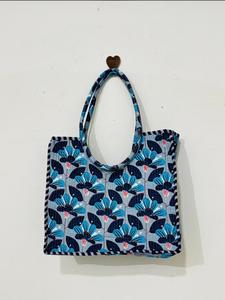 Bolsa de Mano Reversible de Color Sólido, Hermosa Bolsa de Compras de Algodón Acolchado de Diseño Indio, Popular en Verano, con Cierre Abierto - Product Image 4