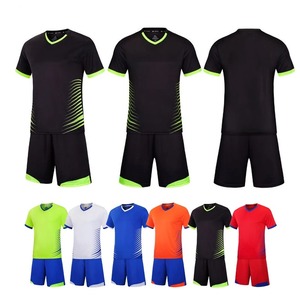Personnalisation de l'uniforme de football Maillot d'entraînement de football Vêtements verts Adultes et enfants Ensembles de maillots de football à manches courtes - Product Image 1