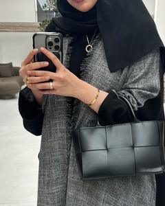 Abaya Larga Islámica de Lujo Estilo Dubai para Mujer, con Mangas con Volantes, Antiarrugas, Hecha a Mano, de Seda, para Ocasiones de Oración, para Todas las Temporadas - Product Image 5