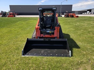 รถตักล้อยางขนาดเล็ก Kubota SVL75-3 พร้อมอุปกรณ์ตัดหญ้า - Product Image 5
