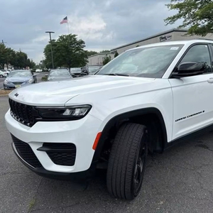 Limpiar usado 2023 J e p Grand Cherokee Ventas de temporada Premium Coches usados - Product Image 1