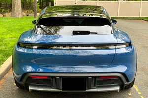 2022 Proc-she Tay-cam 4 Crox Turismo Wagon con Techo Solar, Faros Delanteros, Cámara Trasera 360, Asientos Eléctricos - Product Image 5