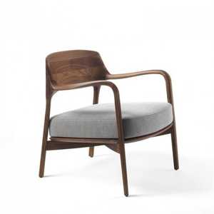 Fauteuil lounge moderne Miskha en teck massif avec coussins épais et finition brun foncé brillante pour une utilisation en extérieur et en intérieur. - Product Image 1